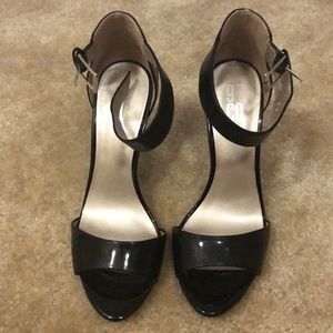 9&CO. JJHottest Heels Size 9 M Color Black White